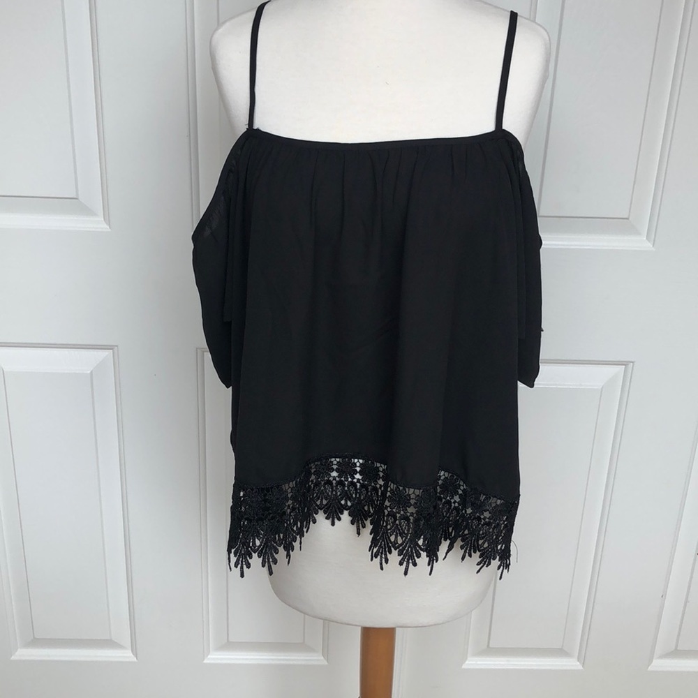 Kimchi Blue Off the Shoulder Black Top!!